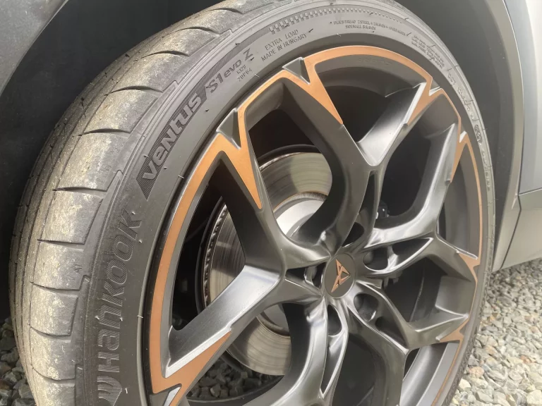 Los neumáticos de verano de Hankook: modelos Ventus, Kinergy e ION