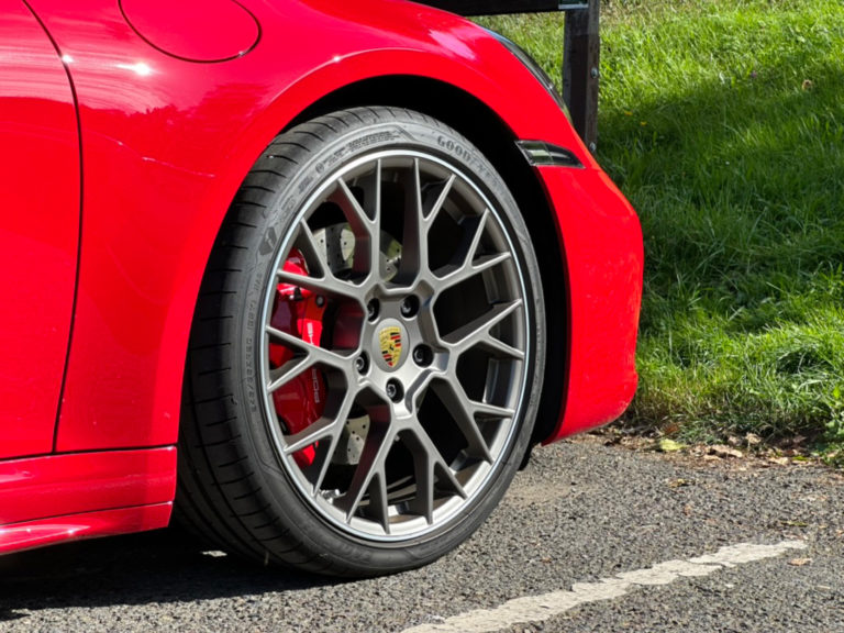 Continental, Bridgestone y Kumho están entre los neumáticos de verano mejor valorados en las pruebas de este año