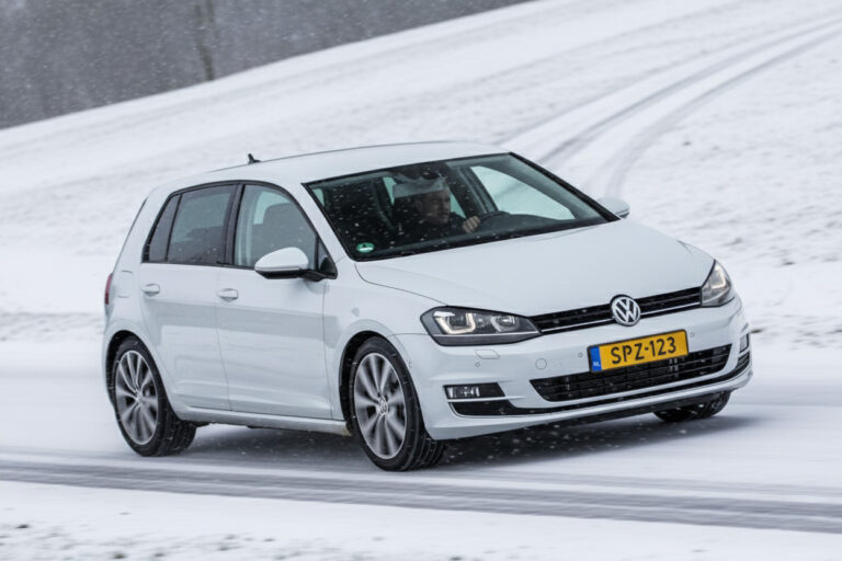 Prueba de neumáticos de invierno 2025 de Auto Express (225/45 R17)