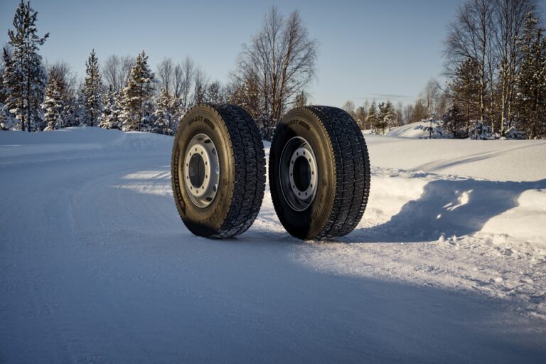 Los neumáticos Hankook AW53/DW53 para camiones mejoran la aceleración en nieve un 4% en pruebas internas