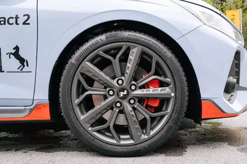 Continental AllSeasonContact 2 - 16